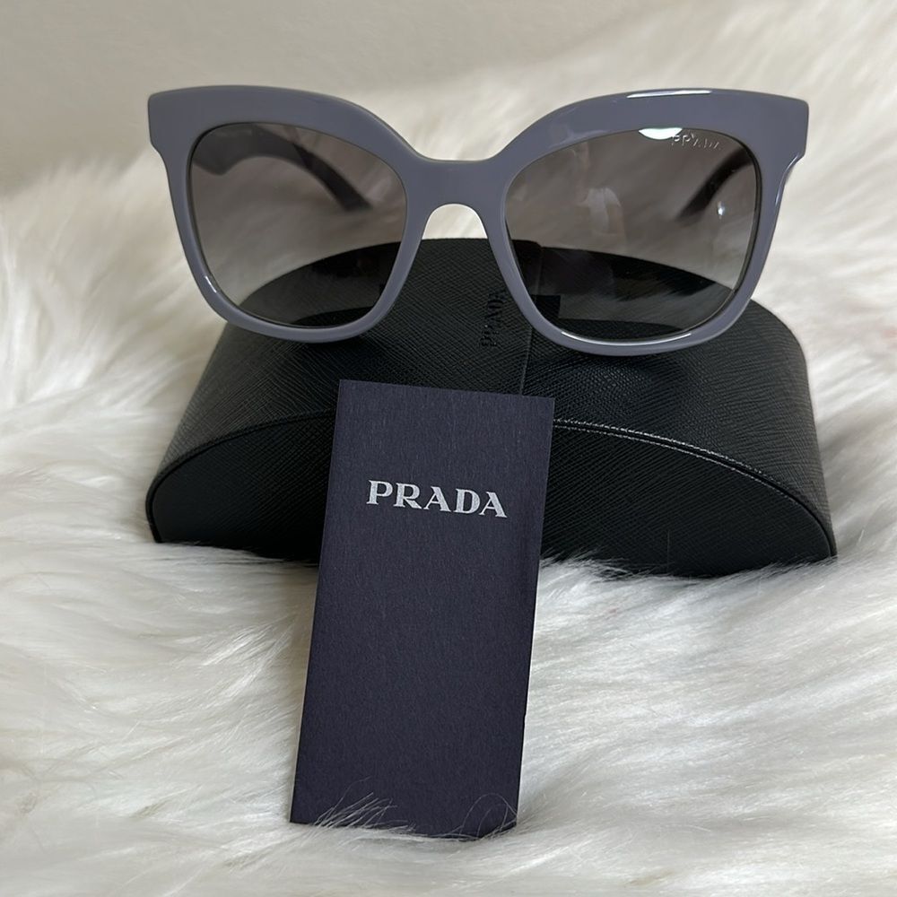 💯 Authentic Prada Sunglasses🍀 - Picture 3 of 14